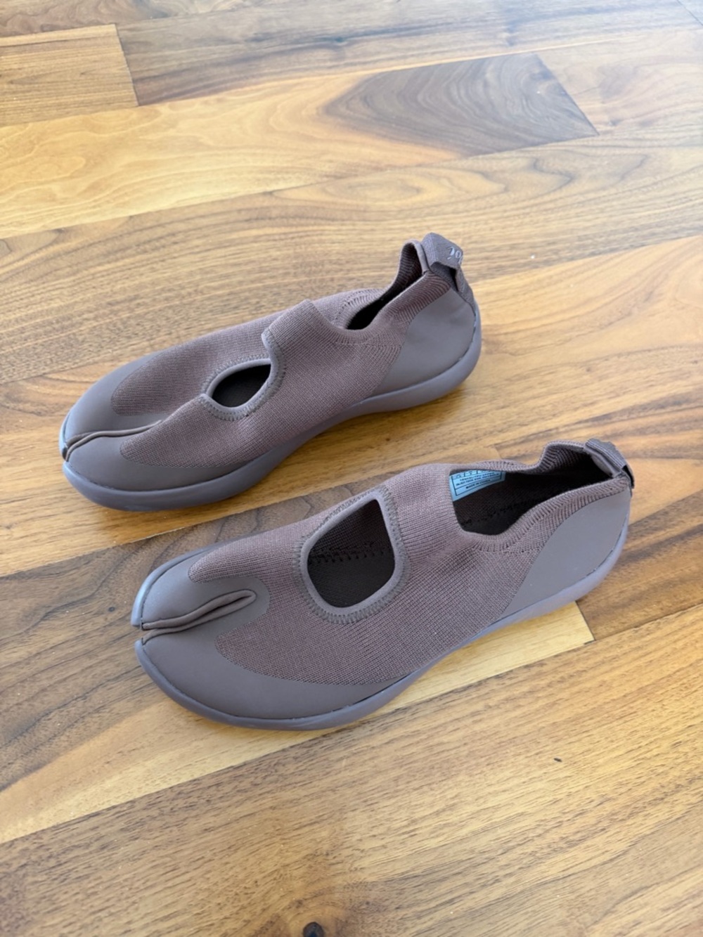 Tabi Brown Split-Toe Slip-On Knit Sneakers Sz 7.5